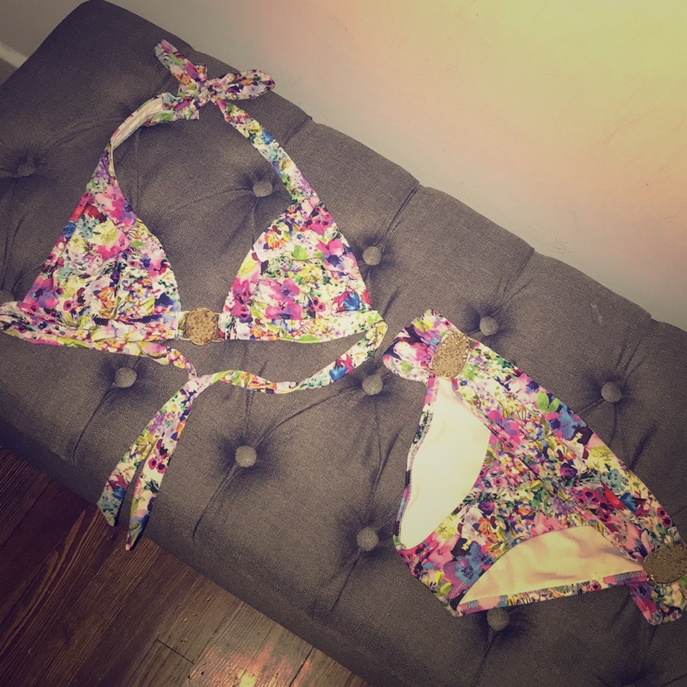 Floral bikini with gold detail!